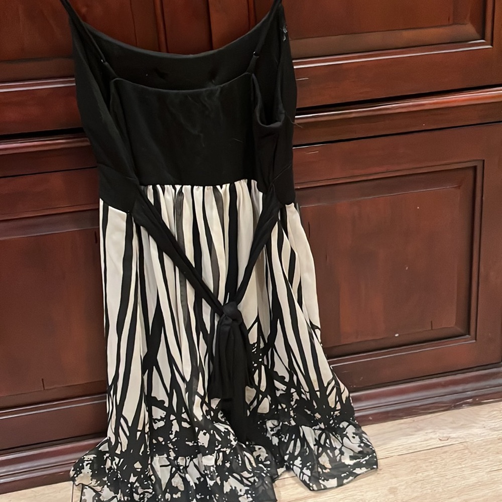 Dresss - Picture 4 of 4
